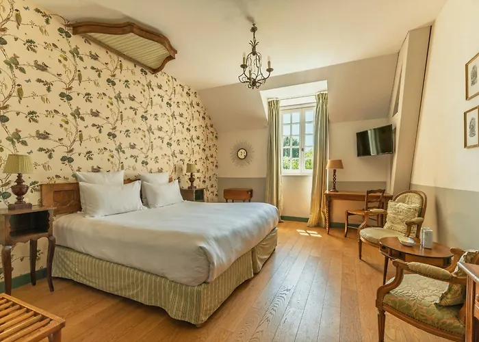 Le Château D'Etoges - Les Collectionneurs